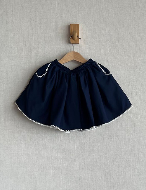 [ MES KIDS DES FLEURS] short skirt _ Black （Rayon 65% polyester 28% polyamide 7%）[90,100,110,120,140]